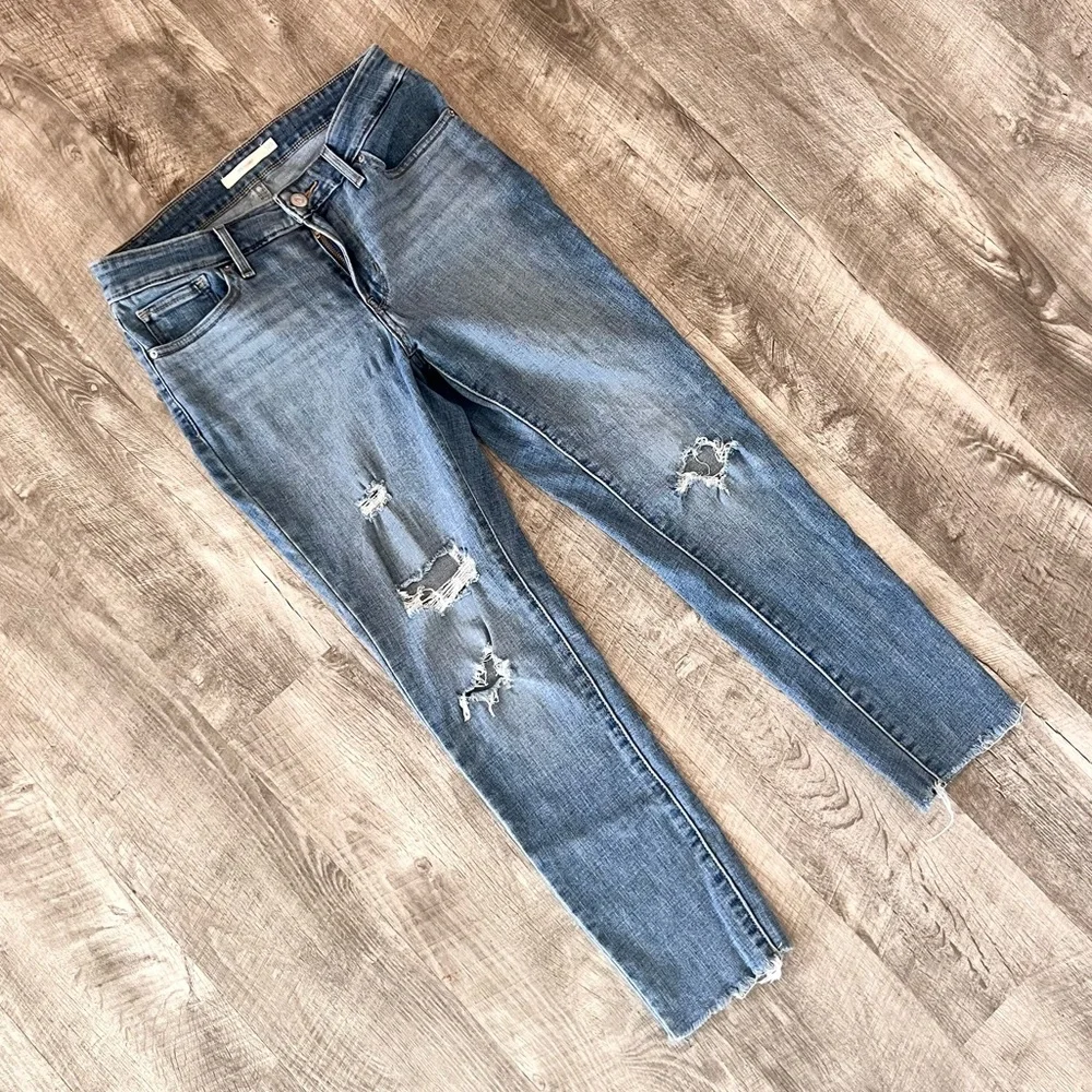 Levi’s 711 Skinny Distressed Ankle Length Jeans 28